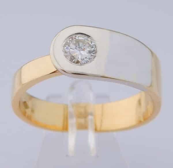 Zware 18 karaat Gouden Ring grote 0.50crt Briljant Diamant