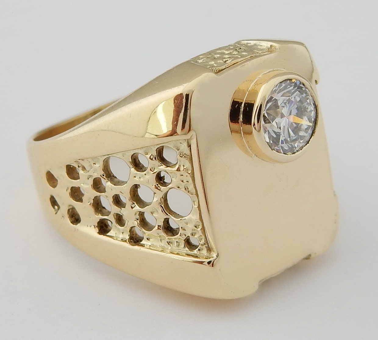 Zware 18 karaat Gouden Herenring 0.75 crt Diamant